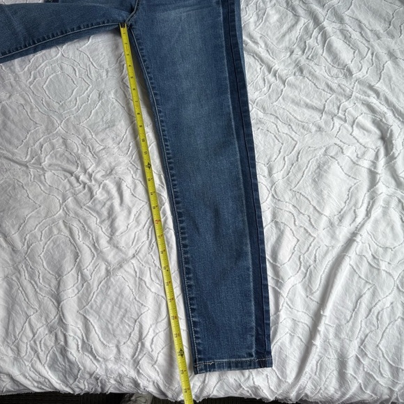 Kensie Blue Skinny Jeans Medium Wash with Dark Wash Detail - Picture 4 of 9